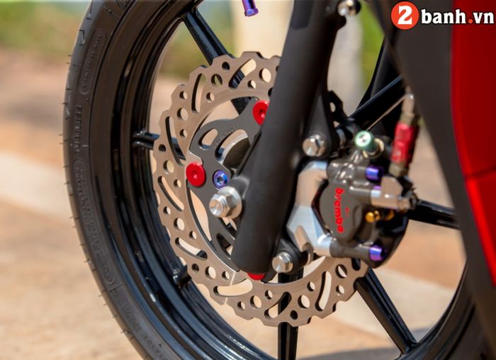 Pelek pakai RCB, rem diupgrade pakai kaliper Brembo dan cakram floating