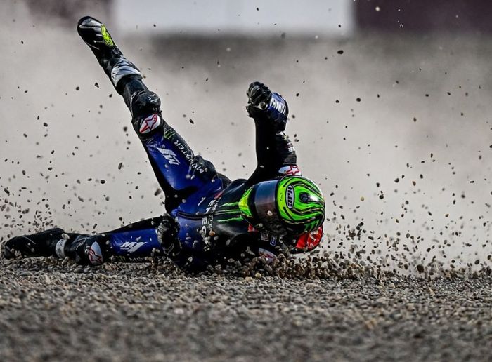 Cal Crutchlow tersungkur saat tes pramusim MotoGP Qatar 2021