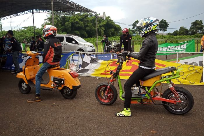 Vespa 'setrum' dan matik 'setrum' ramaikan balap drag bike Bodisa di Lanud Cicangkal (6-7/3)