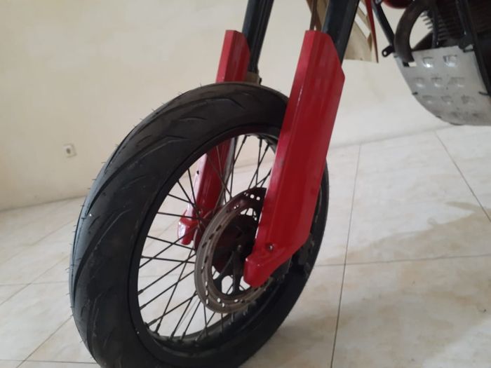 Sokbreker USD  pada Honda Tiger modifikasi ini milik Hyosung R125