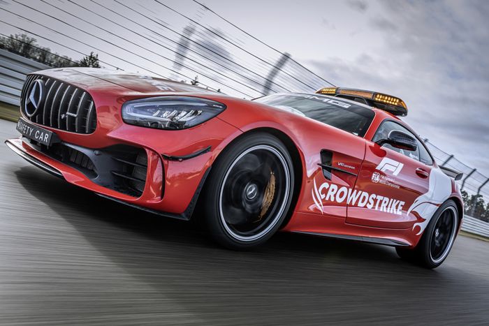 Mercedes-AMG GT R dapat melaju hingga 318 Km/jam