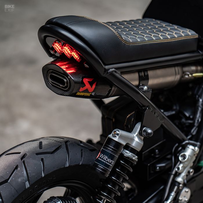 Exhaust system pakai Akrapovic yang aslinya untuk Honda CBR600RR