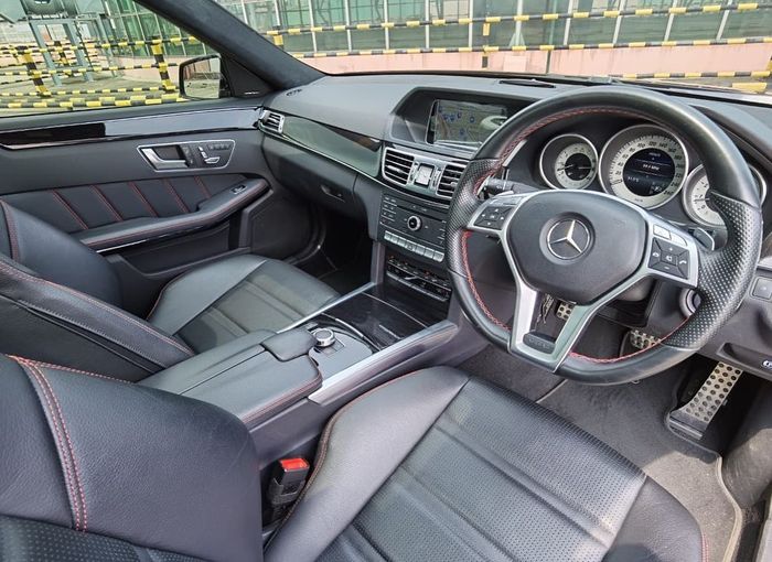 Interior Mercedes Benz E400 AMG Dynamic Edition E W212 Facelift 2015
