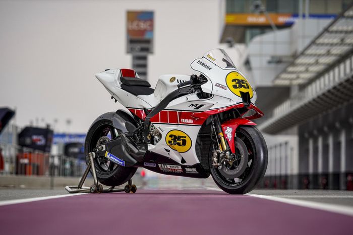 Yamaha YZR-M1 dengan livery Spesial di tes pramusim MotoGP Qatar 2021. 