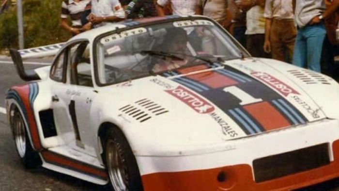 Pablo Escobar dengan Porsche 911 RSR 1974 yang sudah dimodifikasi dengan memasangkan bodi Posche 935.