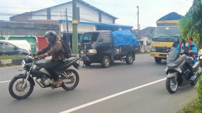 Suzuki Carry pikap ringsek saat ngekor Nissan Livina di jalan raya Yogyakarta-Solo