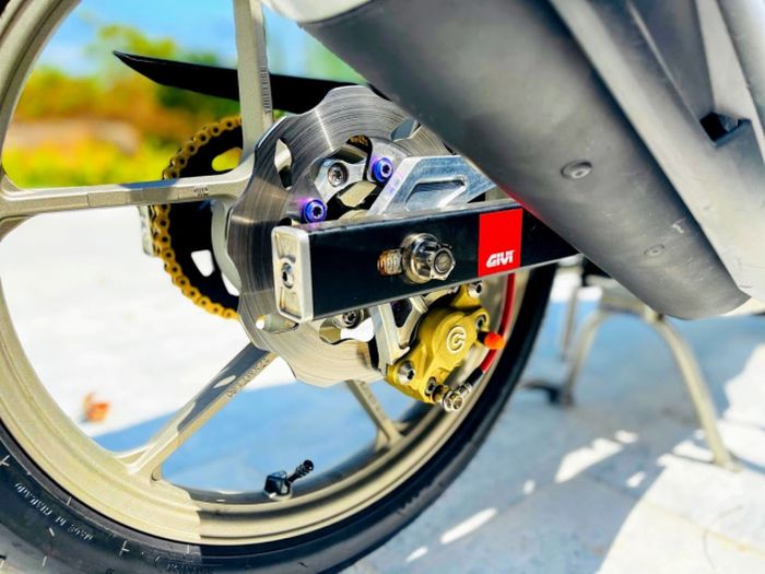 Rem belakang turut diupgrade