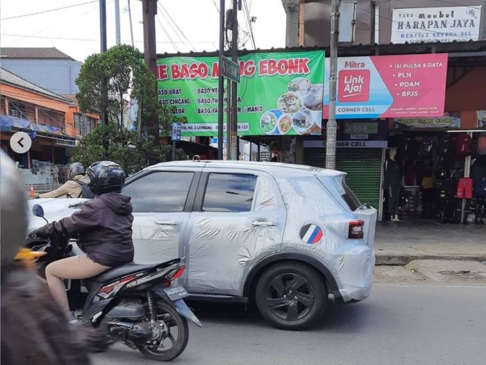Daihatsu Rocky uji jalan di kawasan Lembang, Bandung, Jawa Barat