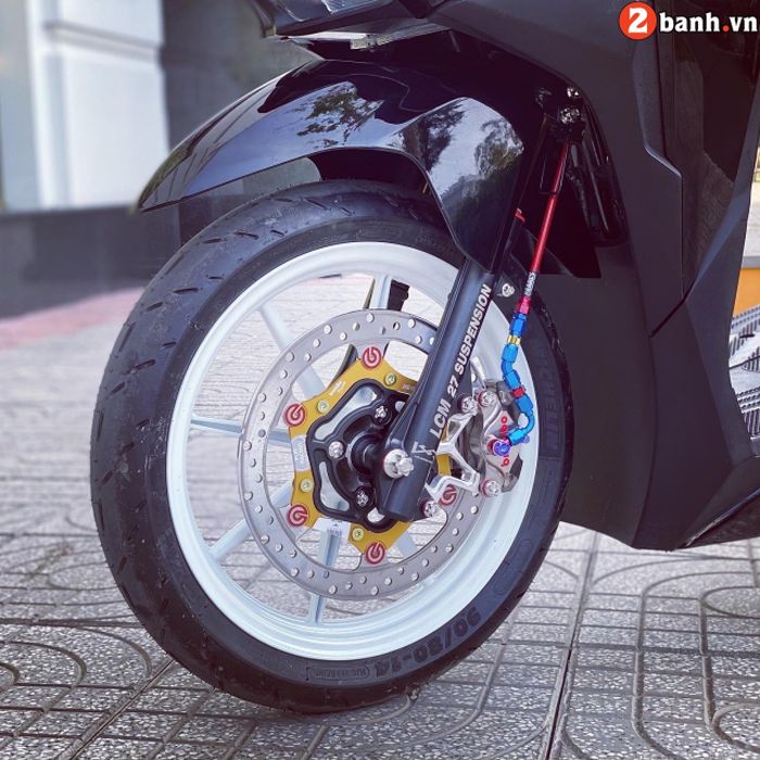 Pelek RCB dan pengereman Brembo di Vario 150