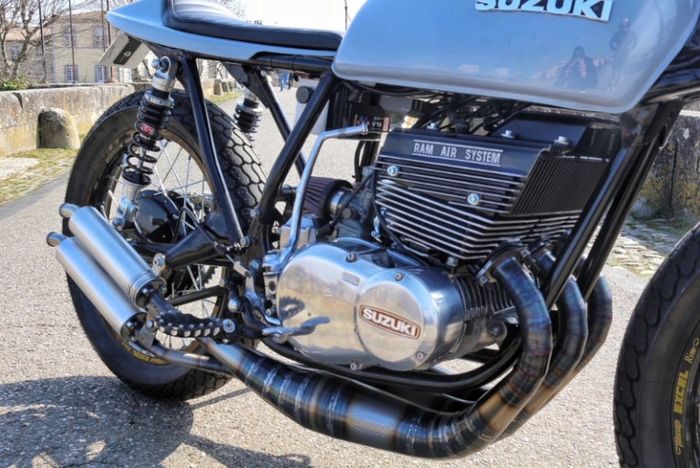 Suzuki gt380