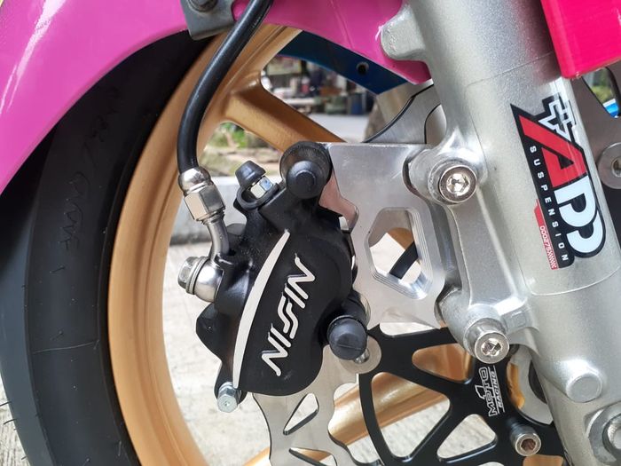 Master rem Yamaha R25 makin kece didukung kaliper rem depan Nissin Samurai 4pot