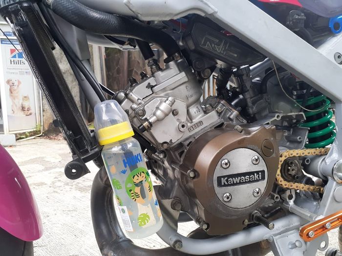 Mesin Kawasaki Ninja R road race ini Standart 150 cc dengan sentuhan porting polish dan reamer karburator