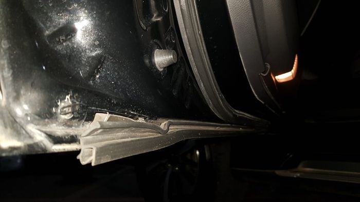 Bibir Karet Pintu Mitsubishi Pajero Sport yang Mudah Robek