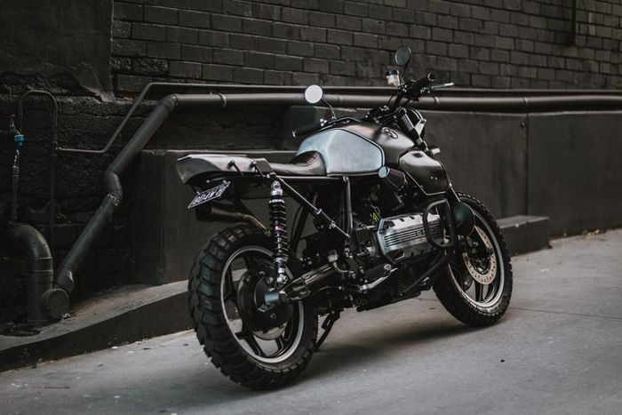 BMW K100 scrambler yang minimalis namun gagah