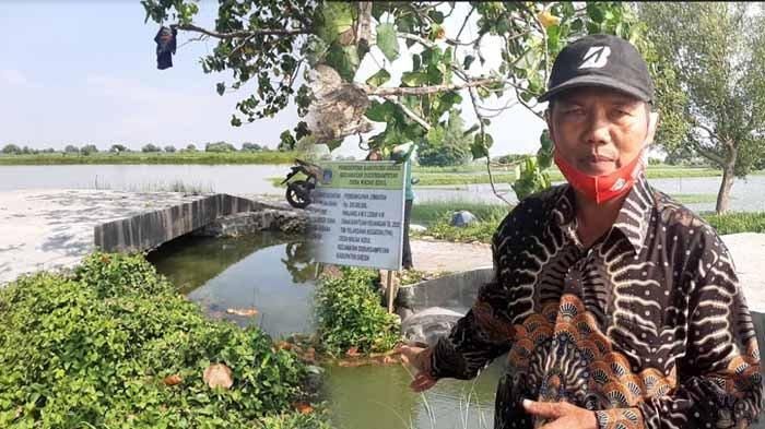 Jembatan berukuran 4 meter x 4 meter di Desa Wadak Kidul telan biaya Rp 200 juta viral di media sosial. Moh. Hamam, Kepala Desa Wadak Kidul angkat bicara