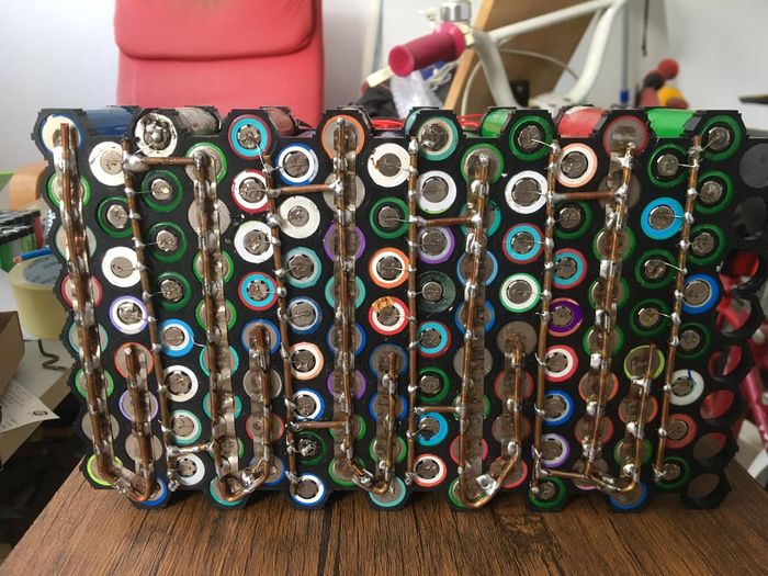 Baterai motor listrik Honda C70 hasil rakitan David bermodal baterai bekas laptop dan kamera sebanyak 420 pcs