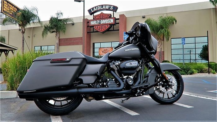 ilustrasi Harley-Davidson Street Glide Special 