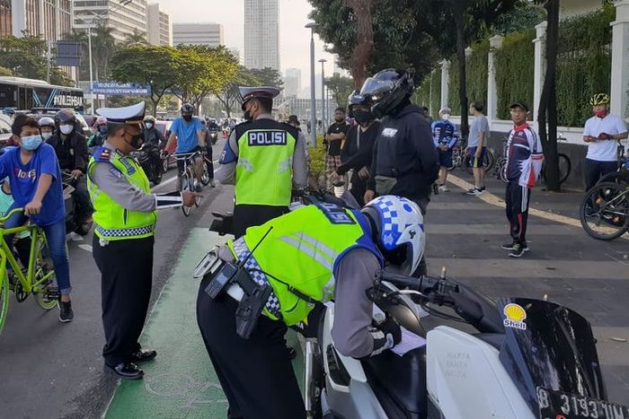 Razia knalpot bising (Foto: Twitter TMC Polda Metro Jaya)  