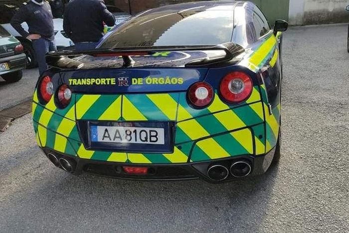 Nissan GT-R R35 yang digunakan Satuan Kepolisian Portugal untuk mengantarkan organ donor.