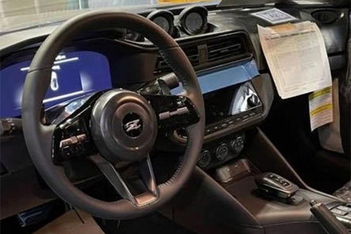 Foto kabin Nissan Z Proto versi produksi.