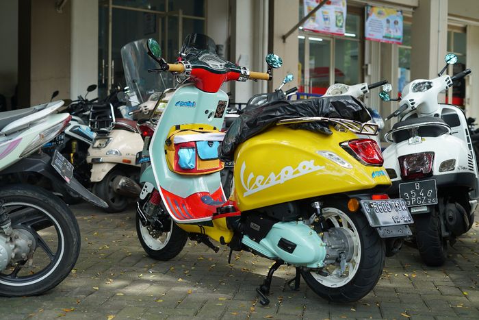 Cover CVT Vespa Primavera Sean Wotherspoon milik Awkarin dilabur warna serupa dengan bodi