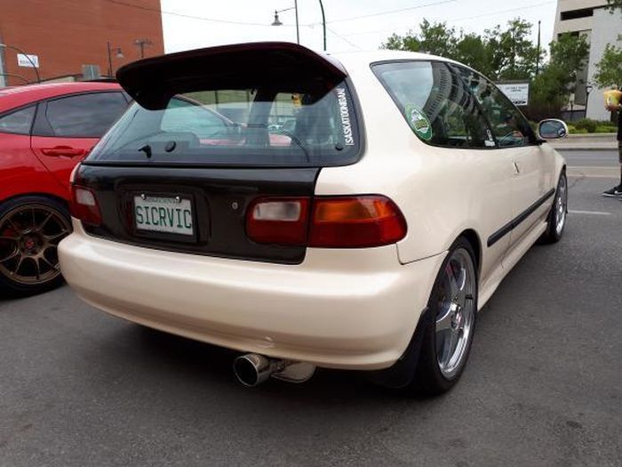 Tampak belakang Honda Civic Estilo garapan Graham Gregoire.