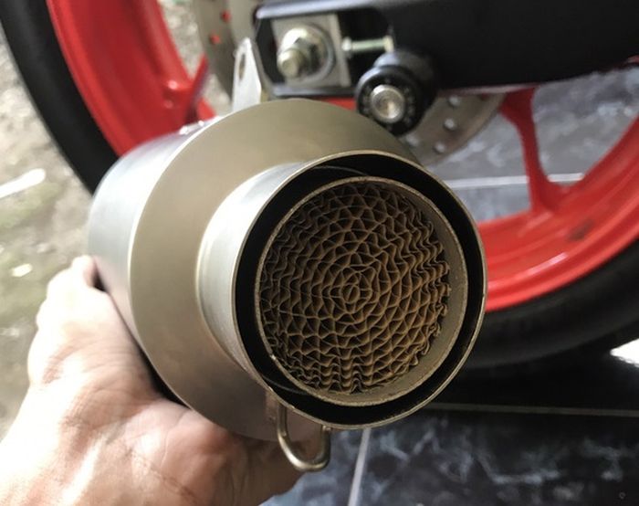 Catalytic converter pada knalpot motor