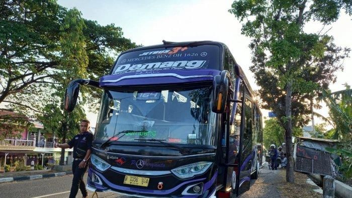 PO Bus Haryanto jurusan Jombang-Madiun-Jakarta.