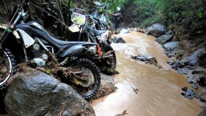 Beberapa motor trail yang sempat tersapu banjir