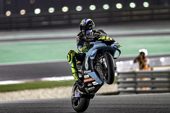 Valentino Rossi wheelie merayakan hasil kualifikasi MotoGP Qatar 2021