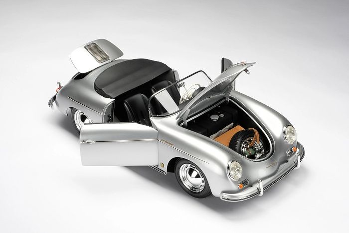 Detail miniatur Porsche 356A Speedster skala 1:8.