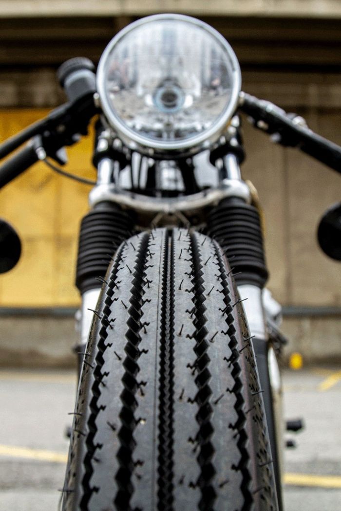 Tampilan depan Moto Guzzi V50 cafe racer ini