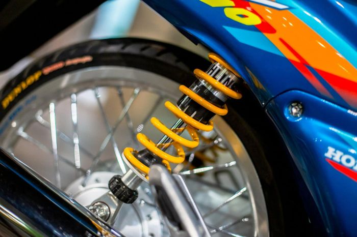 Shock belakang pakai Ohlins