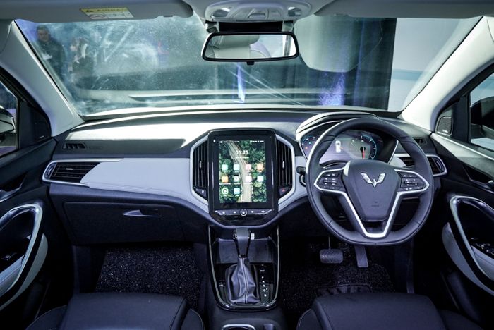 Tampilan dasbor Wuling Almaz RS