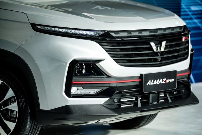 Fascia depan Wuling Almaz RS