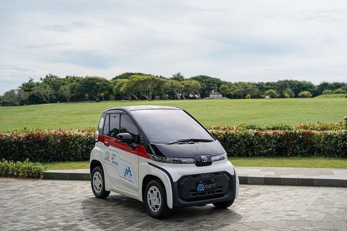 Mobil listrik Toyota C+Pod, berkapasitas dua penumpang yang bisa digeber dengan jarak tempuh 100-150 kilometer