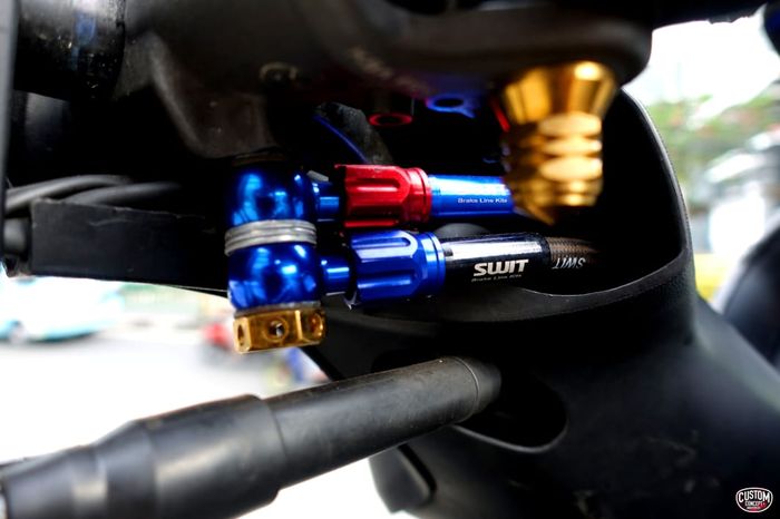 Master rem depan XMAX hedon ini pakai Brembo RCS 19, nah slang remnya dari Swit