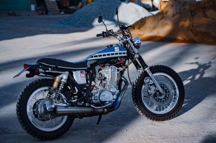 Скремблер из Yamaha sr400