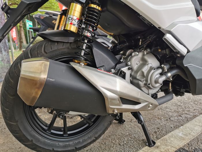 Mesin Keeway GT270 berkapasitas 278 cc, suspensi belakang versi standar pakai label OKD