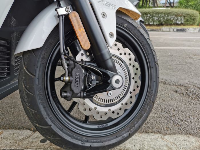 Rem depan Keeway GT270 pakai kaliper radial 4 piston