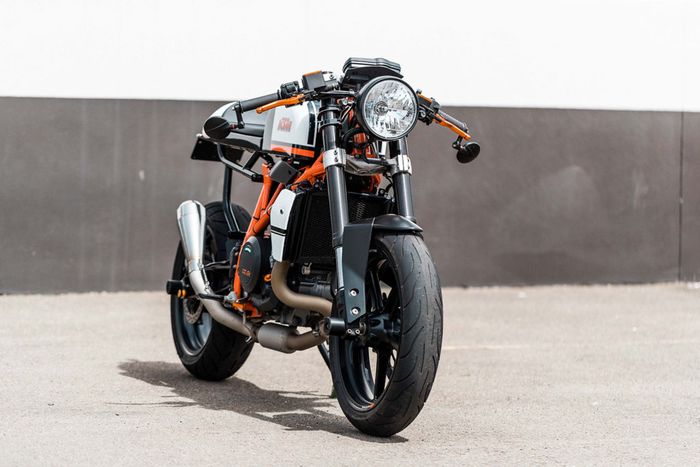 KTM 690 Duke cafe racer yang keren banget