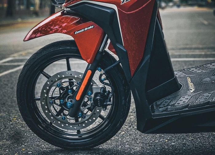 Kaki-kakinya dapat pelek baru