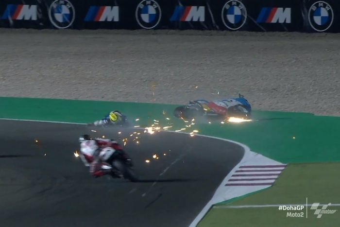 Pembalap Pertamina Mandalika SAG Team Thomas Luthi crash cukup parah di Moto2 Doha 2021.