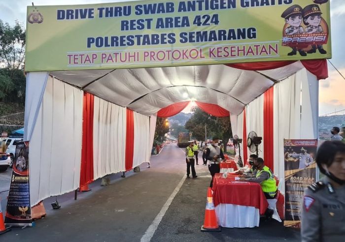 Drive Thru Tes Swap Antigen di Rest Area Tol Jatingaleh KM 424 Semarang, Jawa Tengah