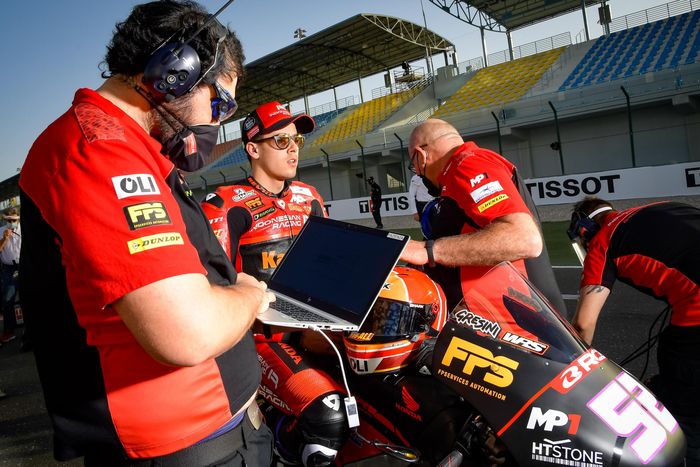 Jeremy Alcoba dari Indonesian Racing Gresini Moto3 dikenai sanksi dan denda akibat insiden Moto3 Doha 2021
