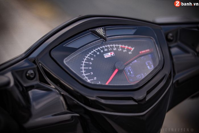 Panel instrumen diganti dengan produk Uma Racing