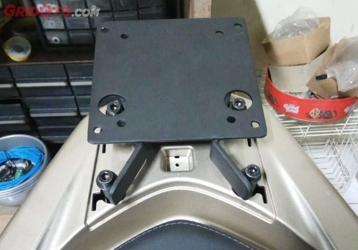 Bracket box SHAD Honda PCX