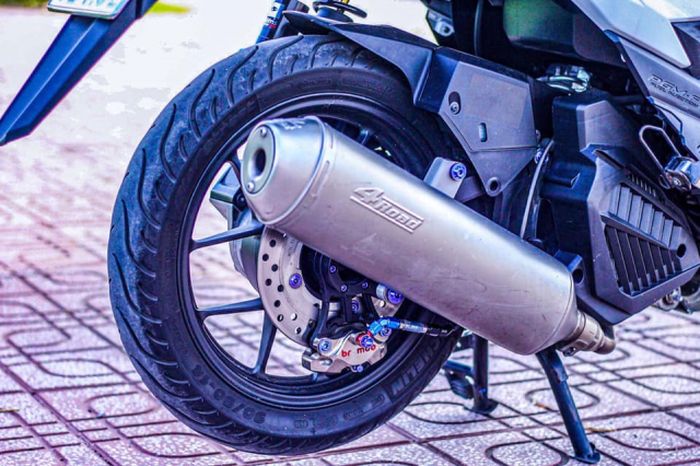 Mesinnya dapat exhaust system LeoVince 4Road