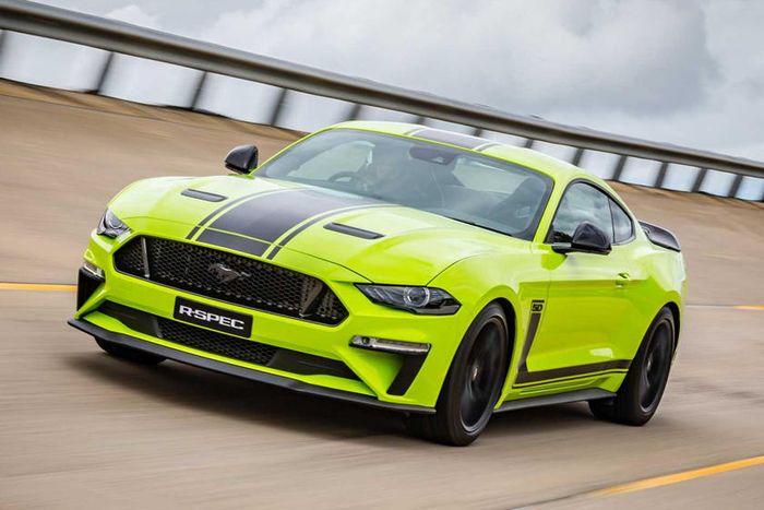 sosok Ford Mustang R-Spec 