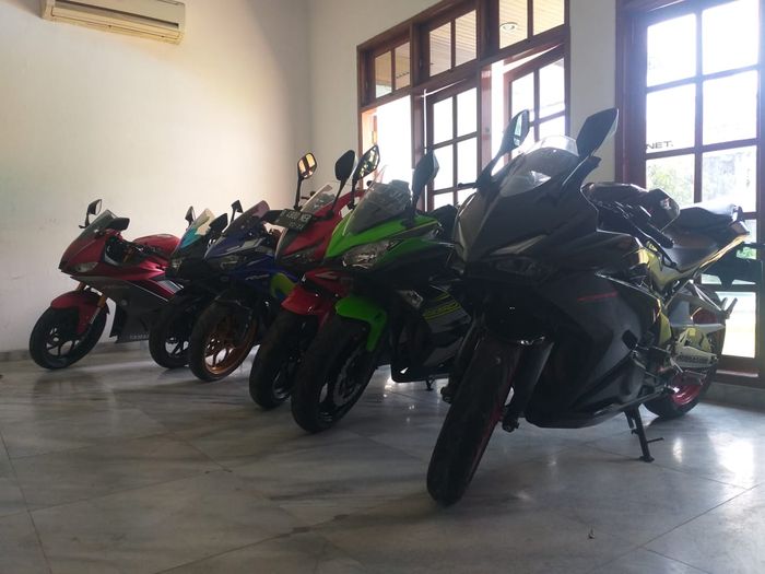 Motor 250 cc di rental Riple, Cilandak, Jakarta Selatan.